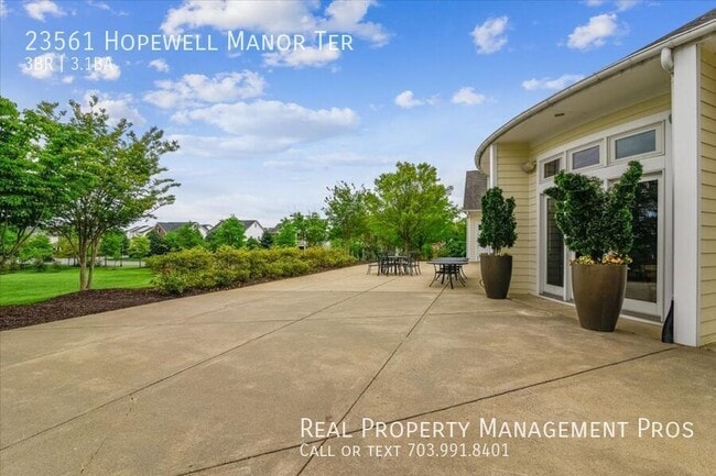 Building Photo - 23561 Hopewell Manor Terrace