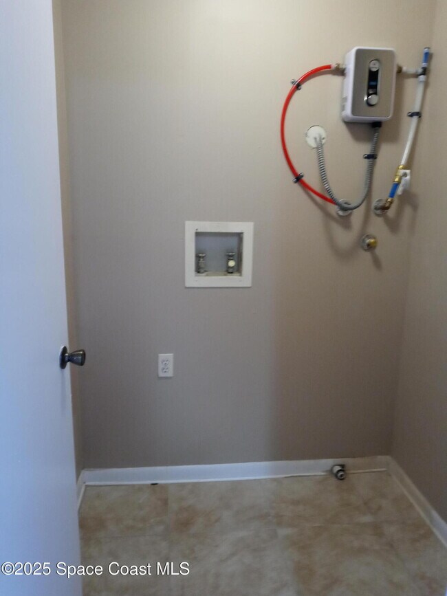 Building Photo - 3550 Sable Palm Ln