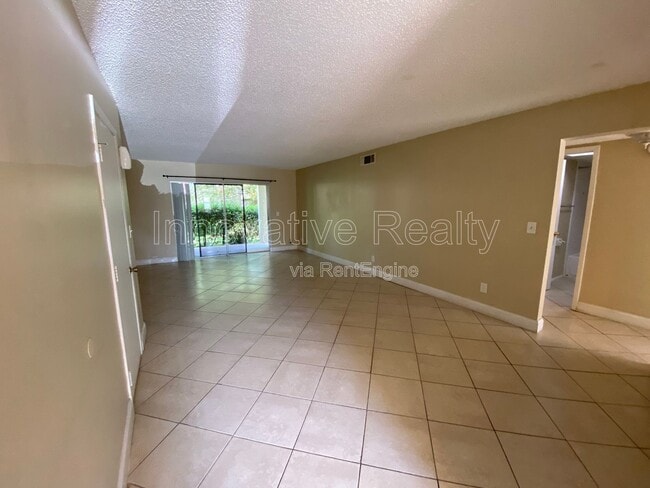 Building Photo - 623 E San Sebastian Ct