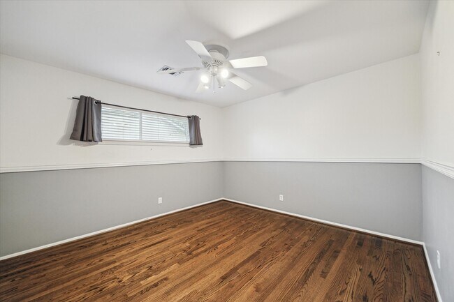 Building Photo - 9222 Bronco Dr