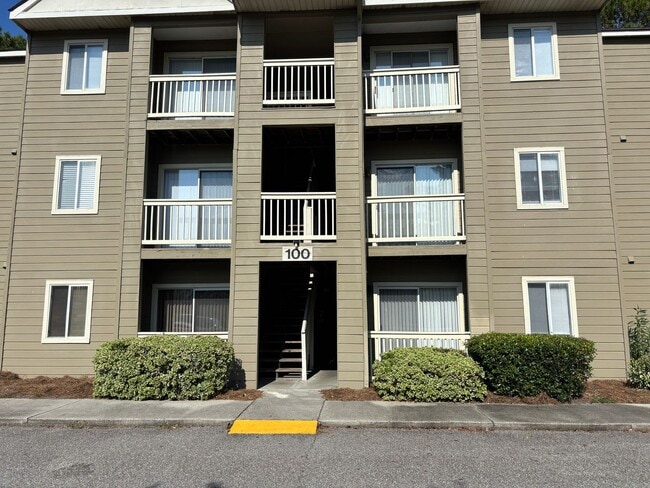 Building Photo - 2 BEDROOM 2 BATH ON 2ND FLOOR AT MYRTLE GR...