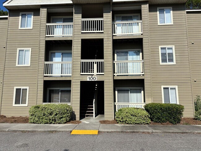 Building Photo - 2 BEDROOM 2 BATH ON 2ND FLOOR AT MYRTLE GREENS