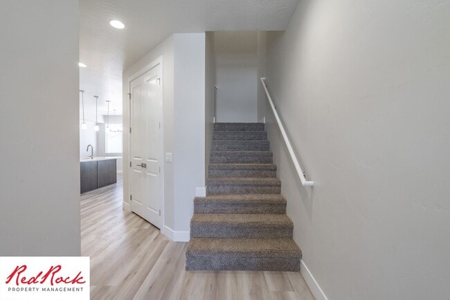 Building Photo - Hurricane Valley 3 Bedroom Townhome