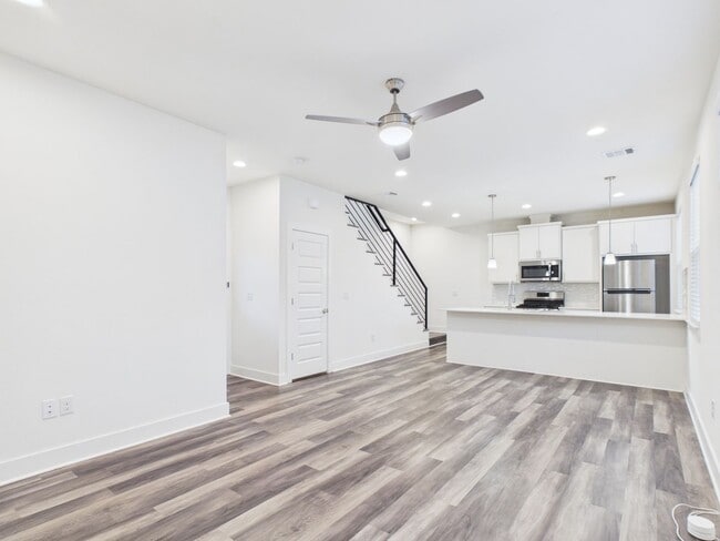 Building Photo - 6102 Caddie St