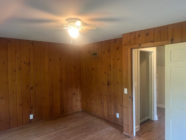 Building Photo - 645 Hi View Ct
