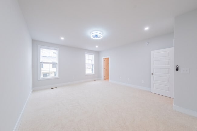 Building Photo - 803 Birchwood Hill Pl