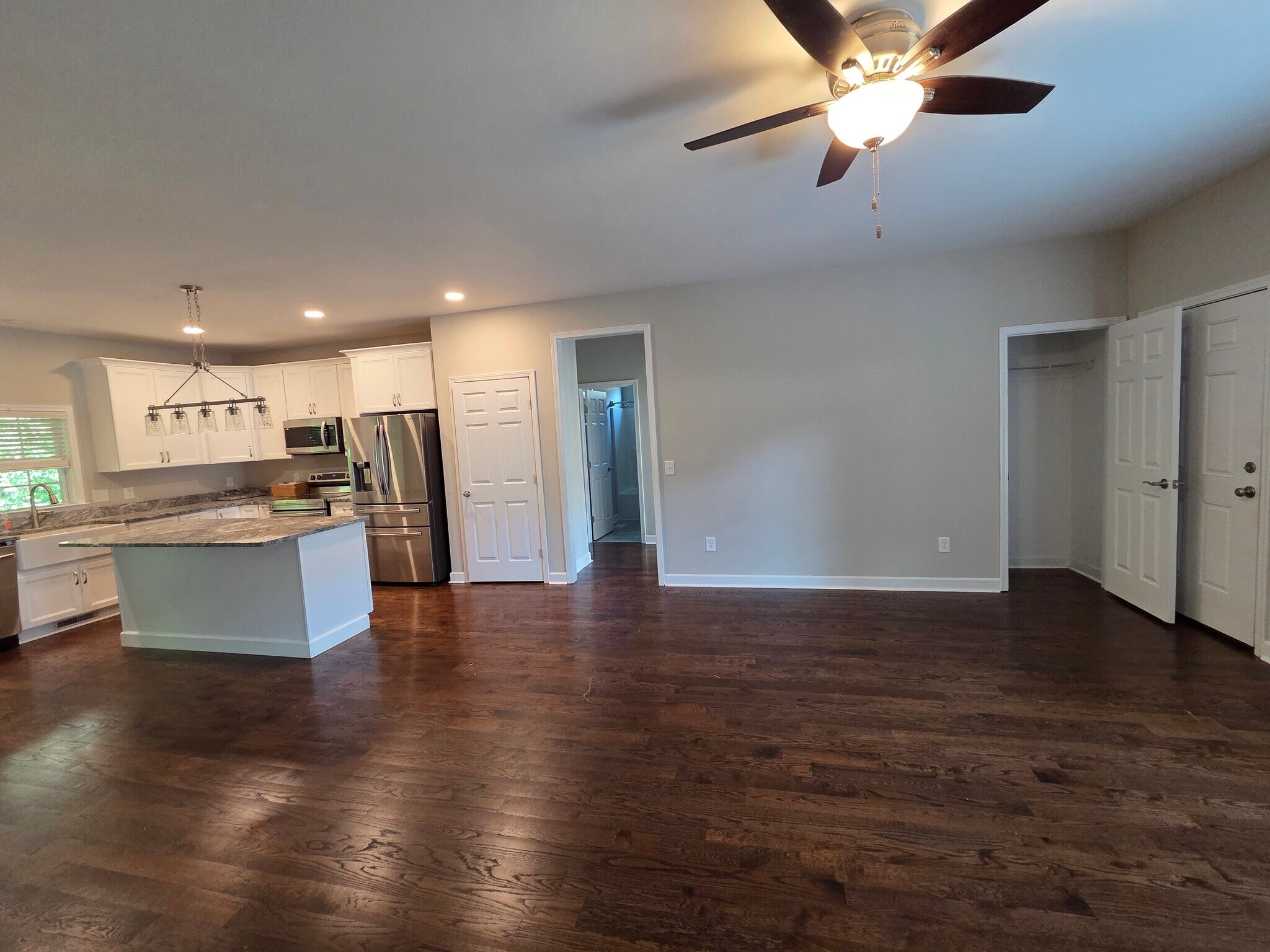 Building Photo - 2230 Evergreen Dr