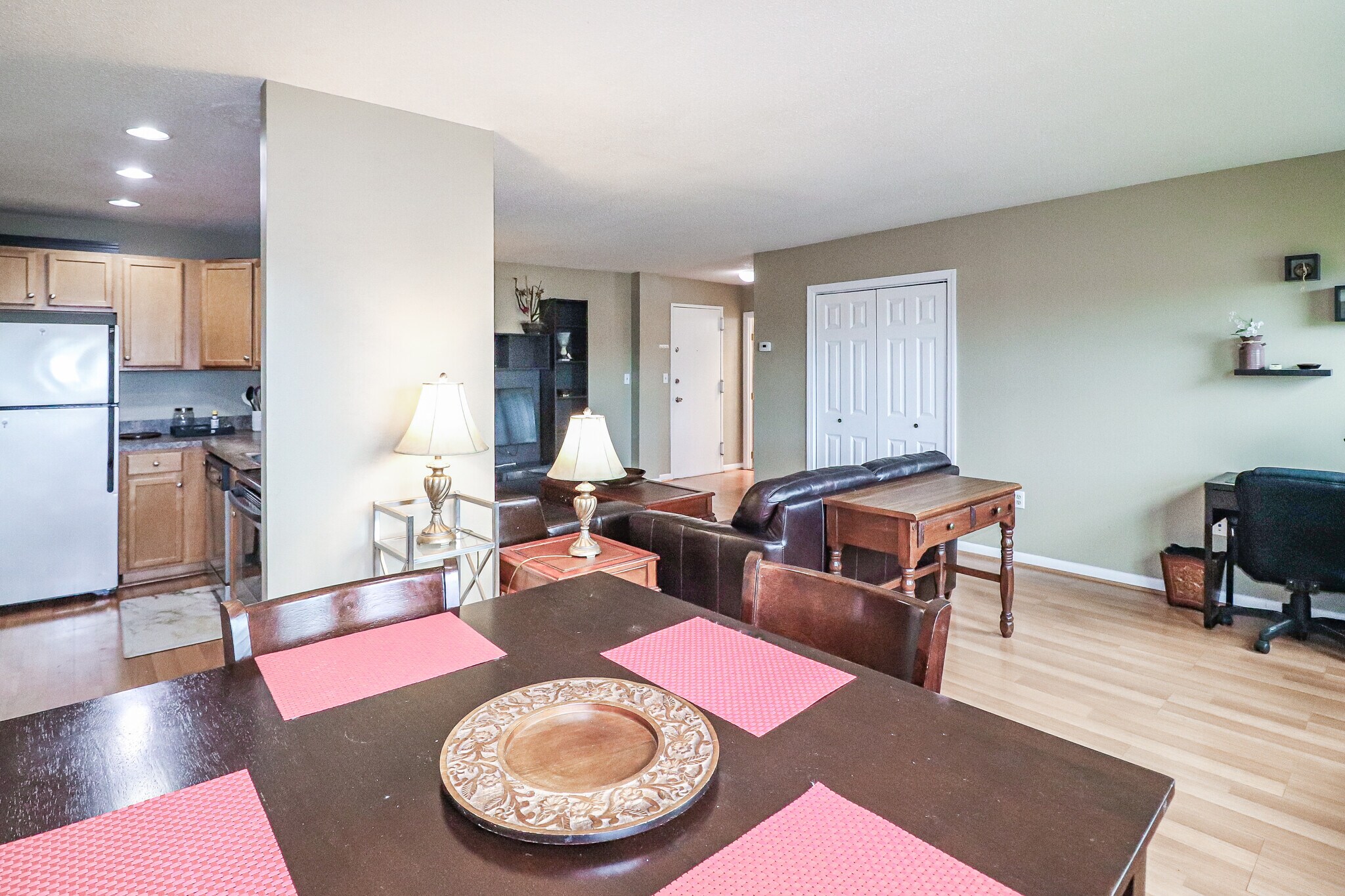 Building Photo - 40 Owen St