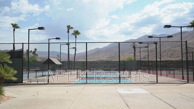 Building Photo - 211 Canyon Cir N