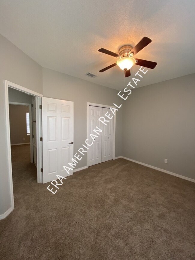 Building Photo - 2621 Barefoot Creek Cir