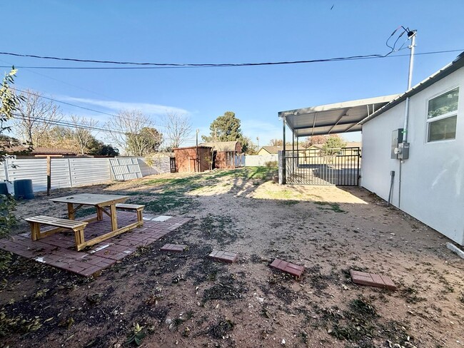 Building Photo - 200 Santa Rita Dr