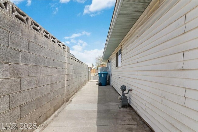 Building Photo - 7213 Lakeland Ct