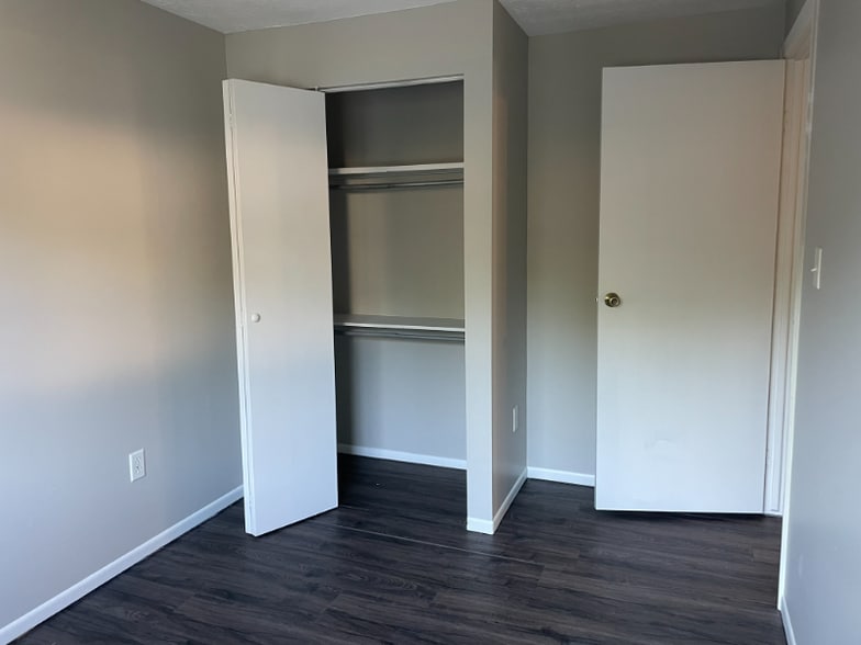 Building Photo - 3845 Farm Brook Ln