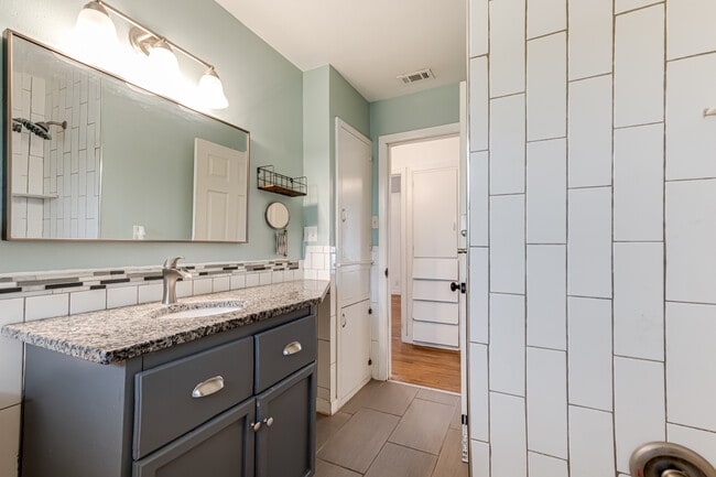 Building Photo - 354 Brettonwood Dr