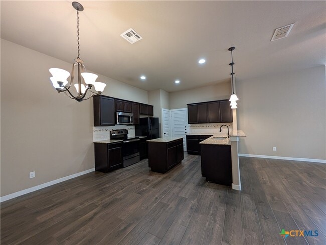 Building Photo - 2213 Avery Village