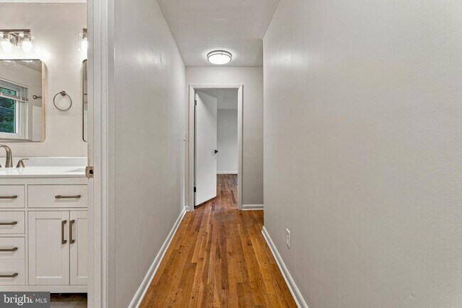 Building Photo - 4631 Hawksbury Rd