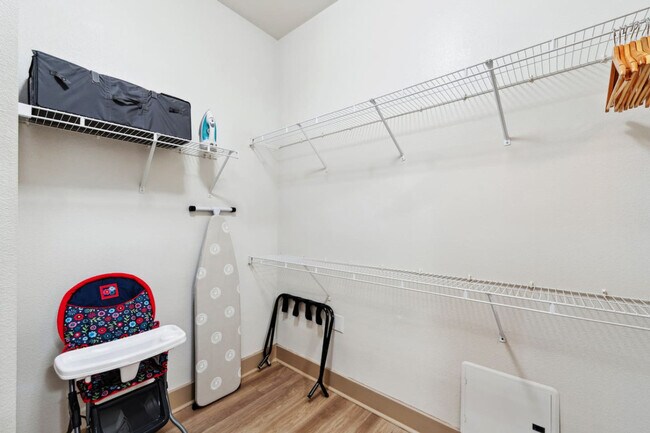 Building Photo - 264 N Walton St