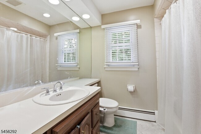 Building Photo - 518 Orchard Pl