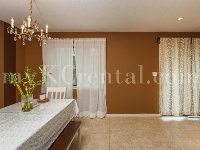 Building Photo - 9619 Outlook Dr