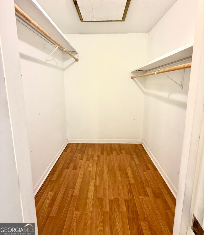 Building Photo - 3595 Woodbriar Cir