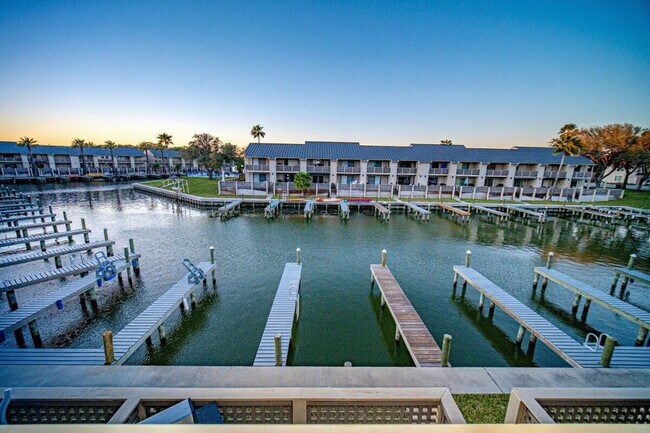 Building Photo - 1902 Bayhouse Dr