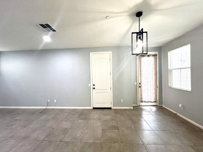 Building Photo - Modern Eastvale Home | 3 Bed | 2.5 Bath | 2-Car Garage | Pool & Gym | Solar Panels