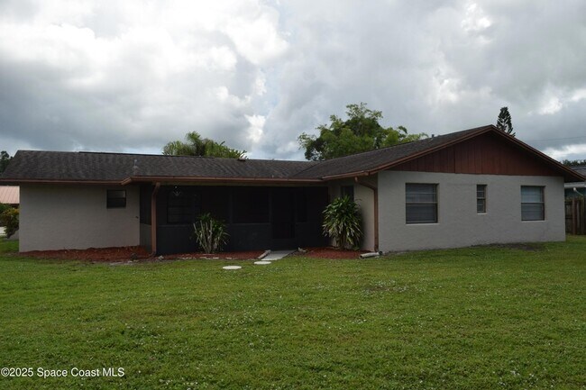 Building Photo - 326 Decordre Rd SE