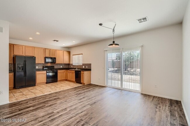 Building Photo - 8437 W Green Kingfisher Ln