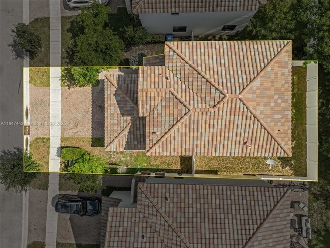 Building Photo - 3855 SW 90th Ave