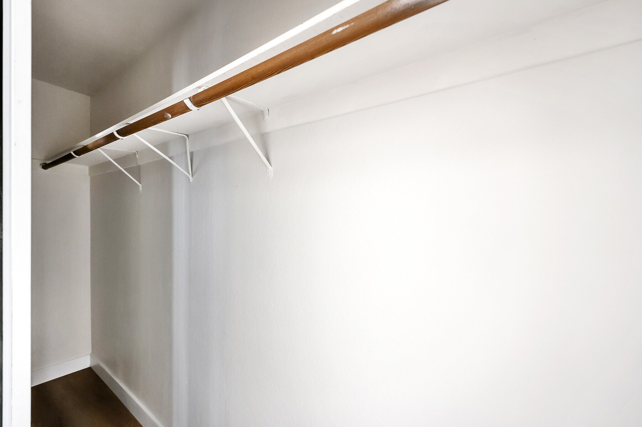 Building Photo - 10128 Hillhaven Ave