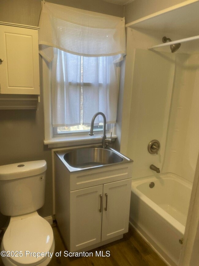 Building Photo - 2303 Boulevard Ave