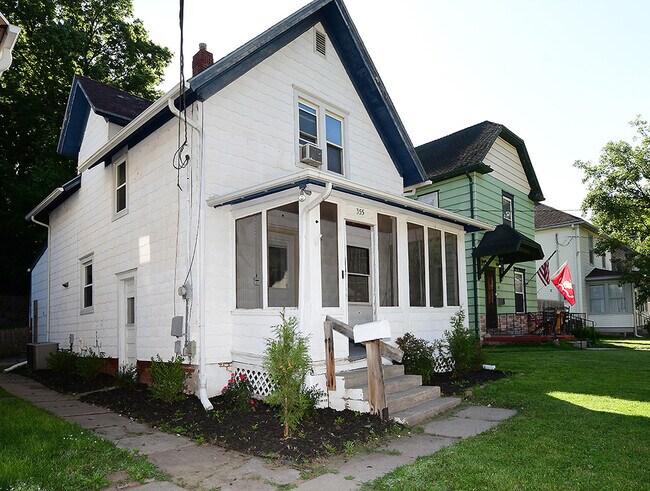 Building Photo - 355 Lincoln Ave