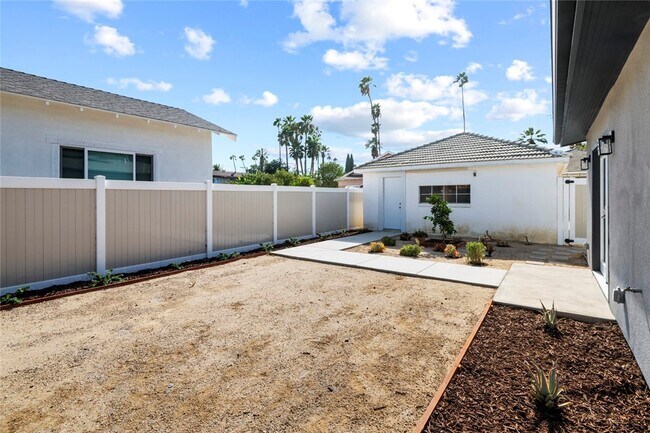 Building Photo - 6652 Palm Ave