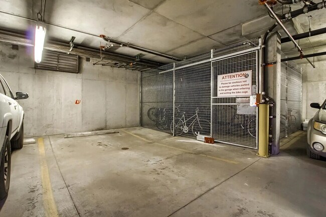 Building Photo - 1727 Pearl St