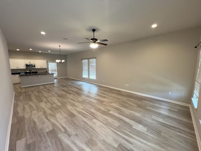 Building Photo - Charming 4 Bedroom, 2 bath Home in Gonzale...