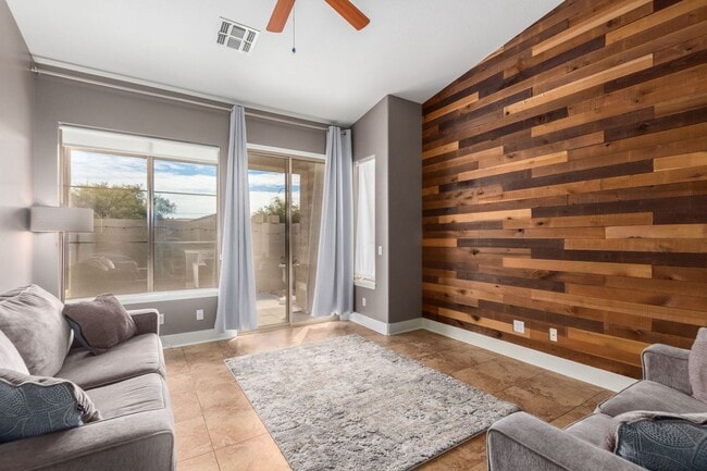 Building Photo - PRICE REDUCED & Move-In Ready!