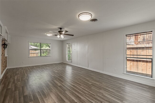 Building Photo - 1819 Ave Q