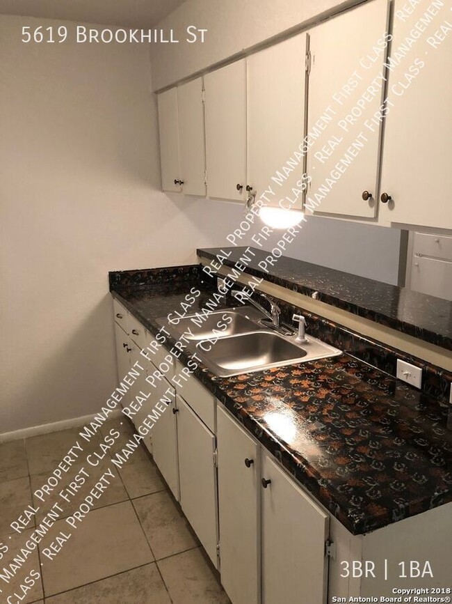 Building Photo - 5619 Brookhill St