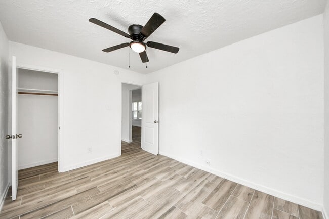 Building Photo - 406 73rd St