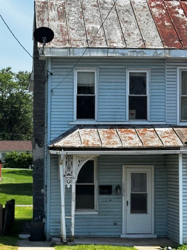 Primary Photo - 2 Bdrm, 1 Bath Half House