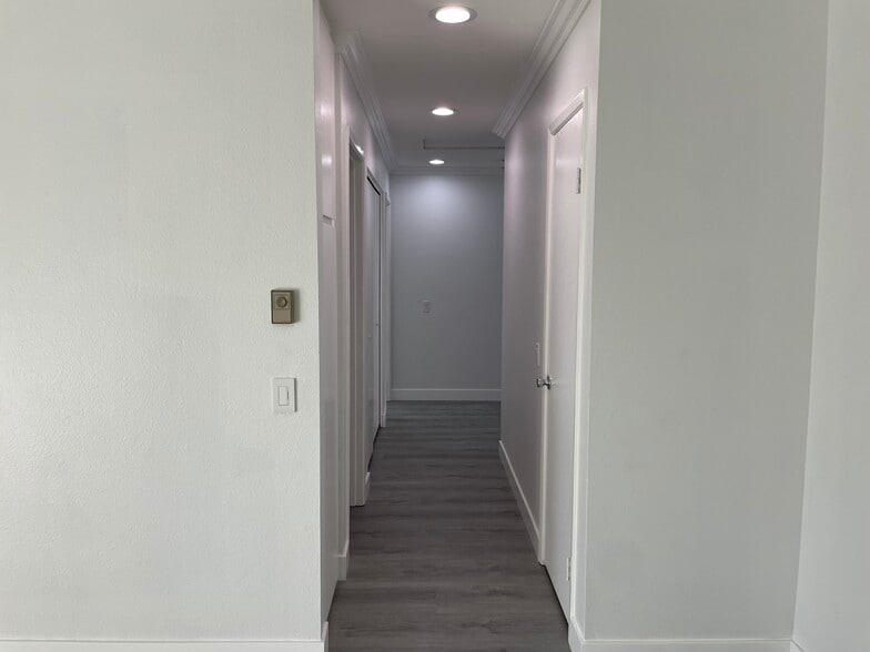 Building Photo - 79 Wildwood
