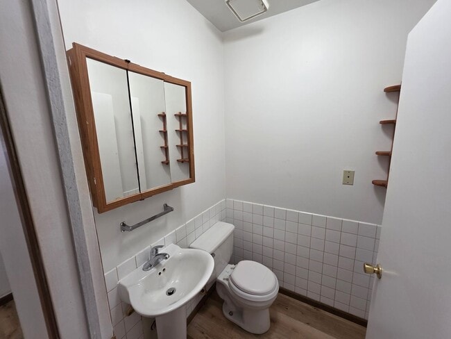 Building Photo - 3 Bedroom / 1.5 Bath Home in Lake Station