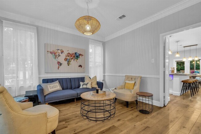 Building Photo - 211 Maple Path Pl