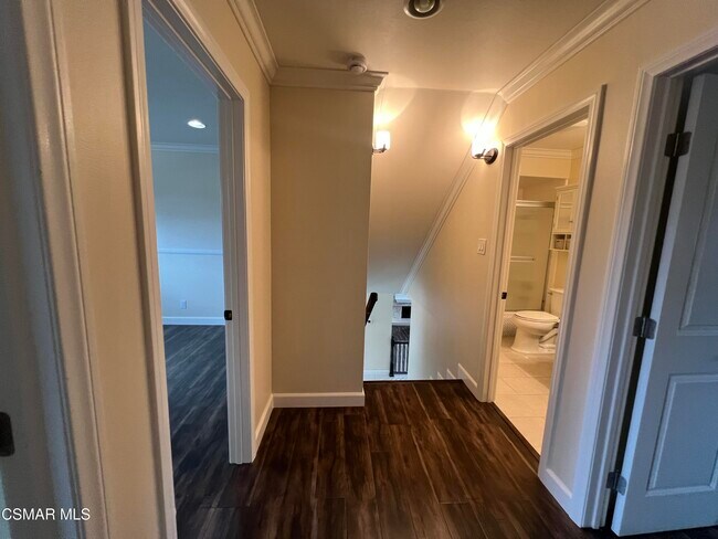 Building Photo - 334 W Avenida De Las Flores