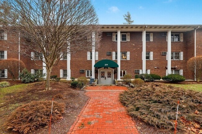 Building Photo - 209 Great Rd