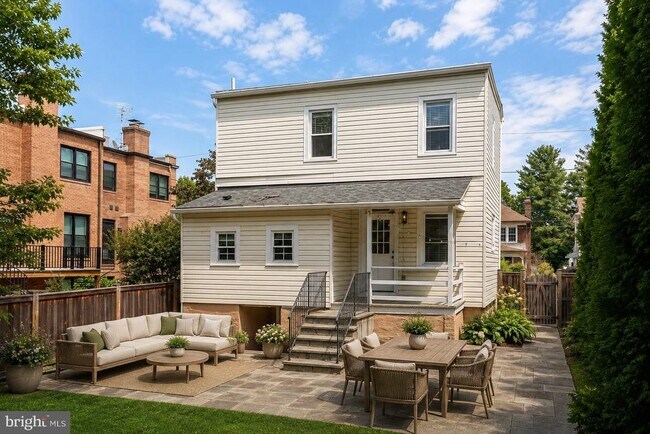 Building Photo - 4226 Ellicott St NW