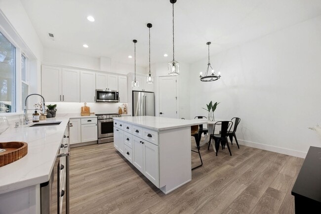Building Photo - Former Model Home on Golf Course