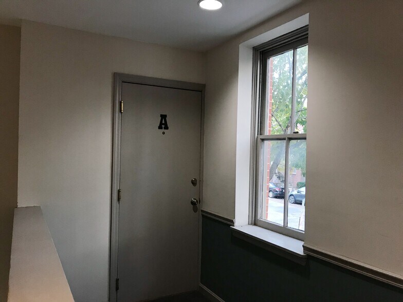 Building Photo - 32 W Montgomery St