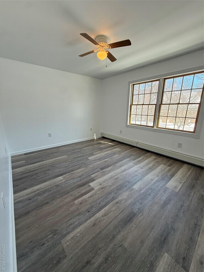 Building Photo - 24 St James Pl