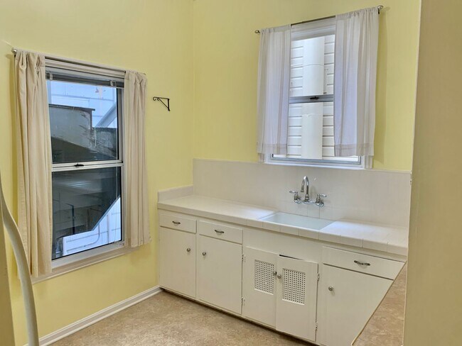 Building Photo - 1BR/1BA Prime Noe Valley Apt. on Church at...